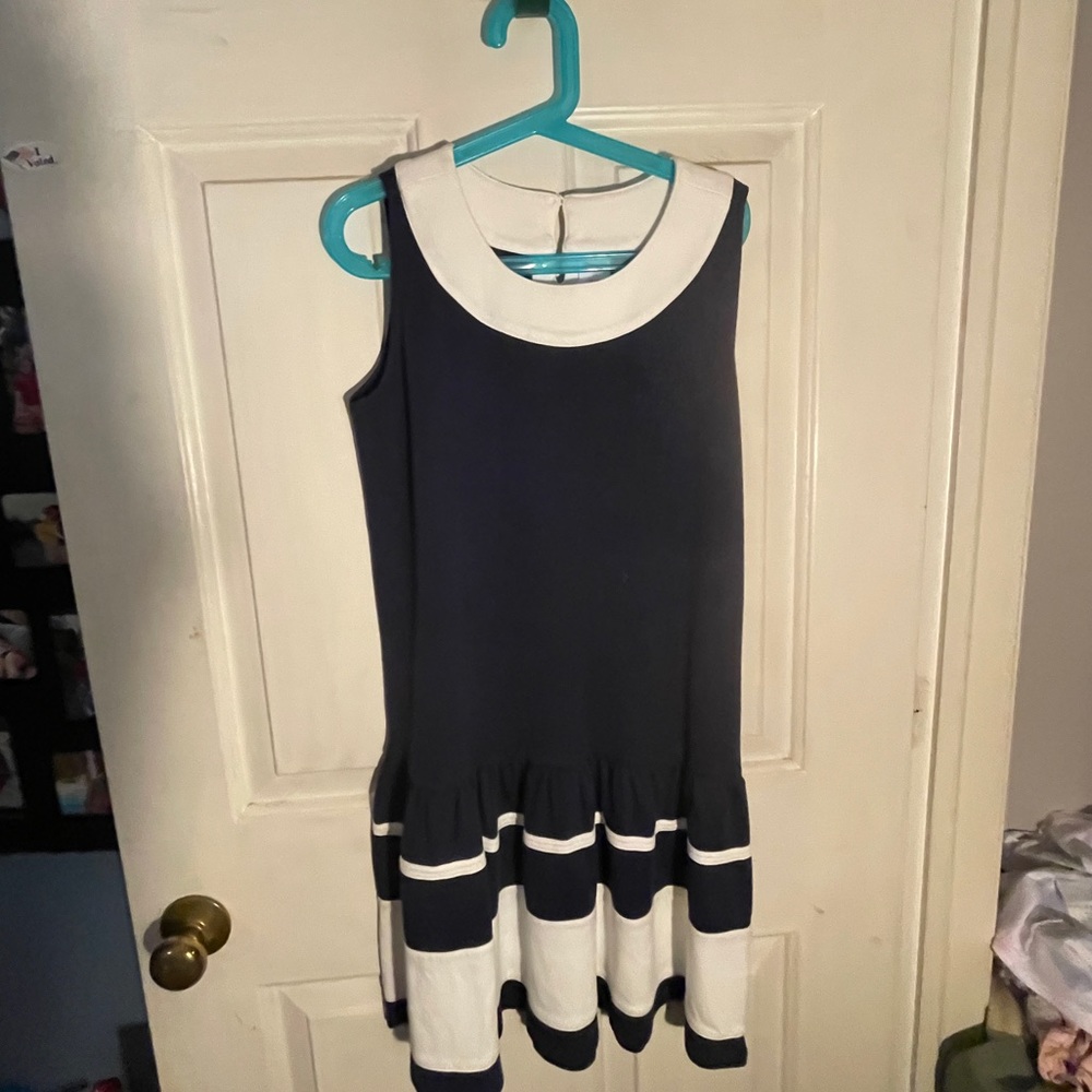 I’m selling a never worn kids dress. New with tags